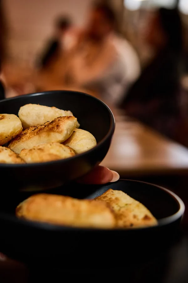 Beignets d'artichauts et mozzarella servis au restaurant italien In Casa à Levallois-Perret