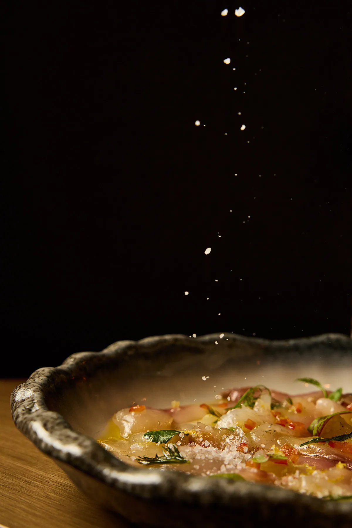 Carpaccio de poisson à l’huile d’olive servi au restaurant italien In Casa à Levallois-Perret