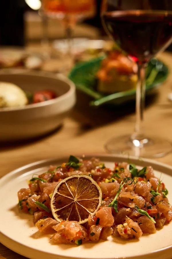 tartare poisson restaurant in casa levallois perret Tartare de poisson frais servi au restaurant italien In Casa à Levallois-Perret